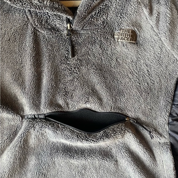 North Face Quarter Zip Fleece Pullover - Picture 4 of 6